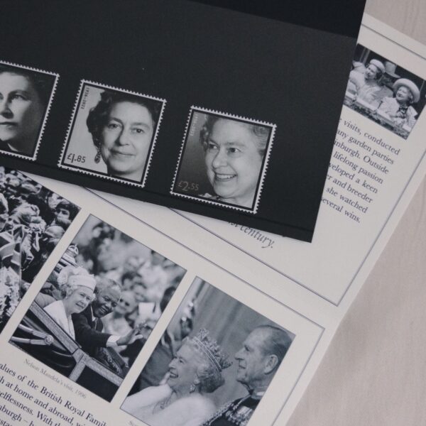 英國皇室｜2022女王黑白紀念套組